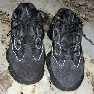 Yeezy 500 in black size 6.5 men